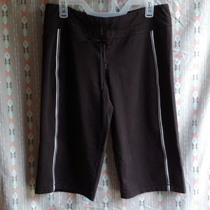 Danskin Now bermuda capris